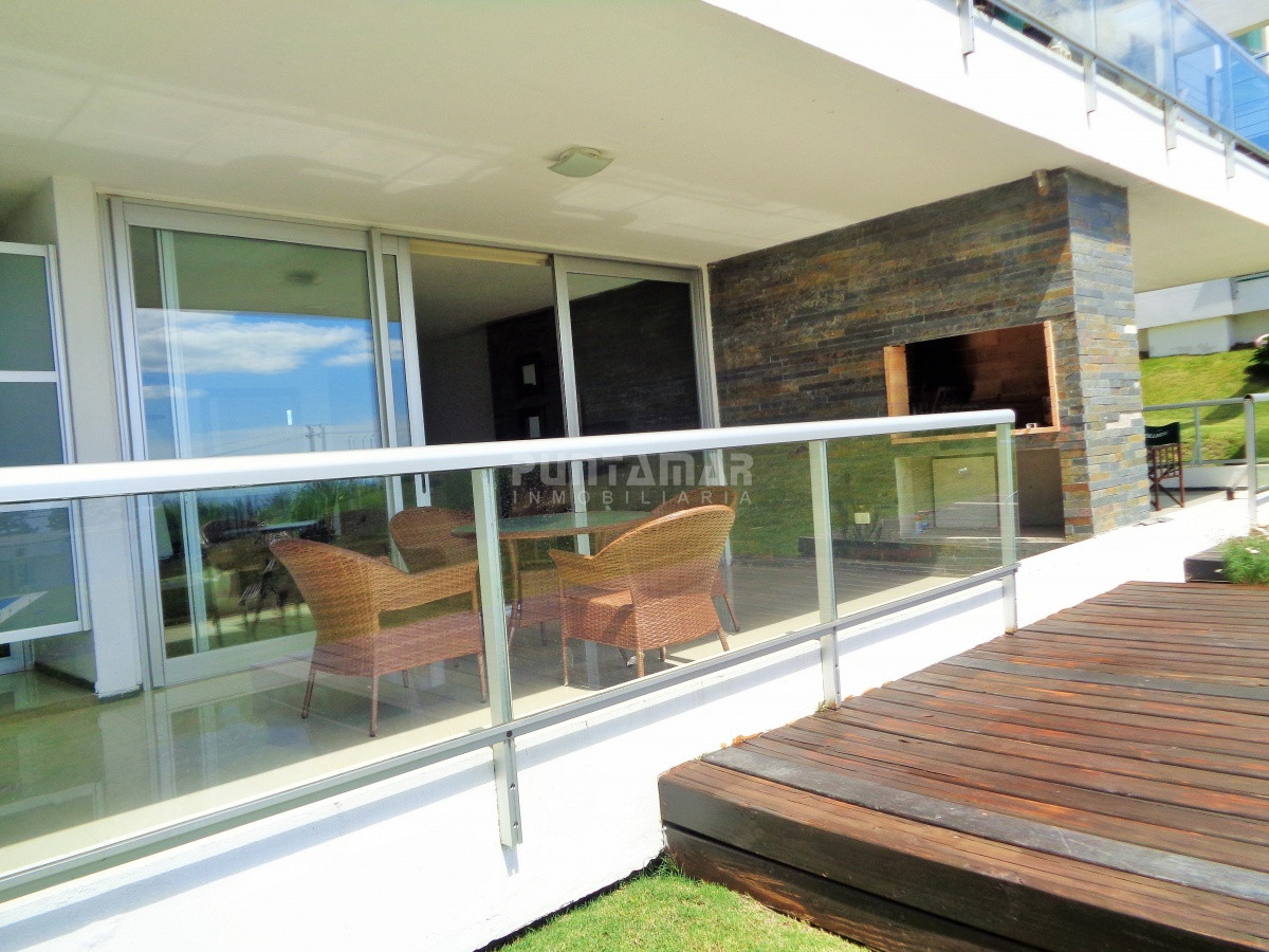 Apartamento ID.211840 - DIVINO APARTAMENTO UBICADO EN PLANTA BAJA CON TERRAZA AL PARQUE , PARRILLERO PROPIO Y  VISTA PANORAMICA HACIA LA PLAYA Y PUESTA DE SOL.