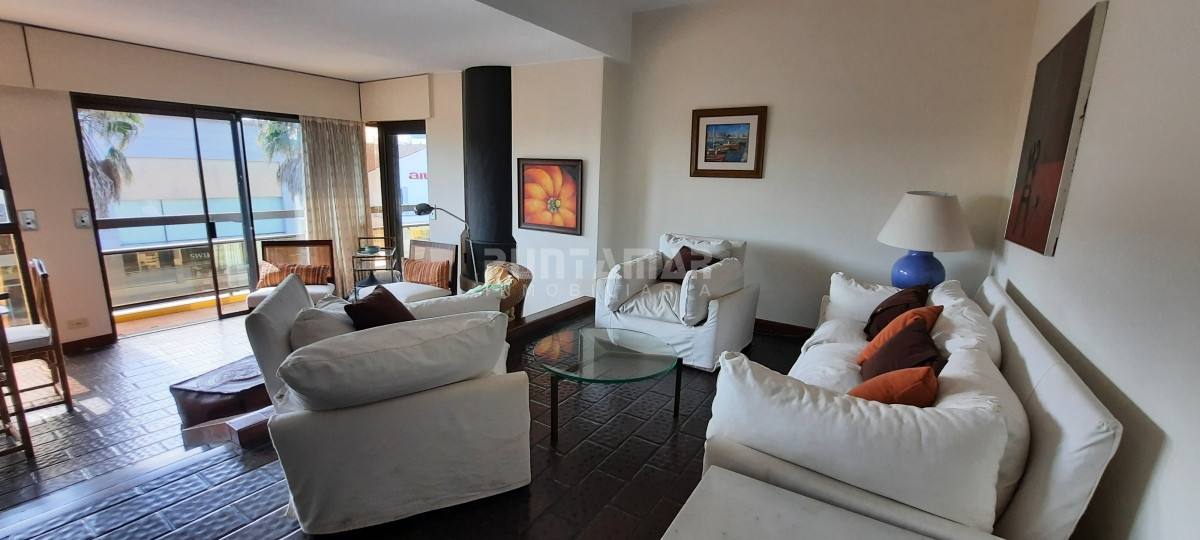 Apartamento ID.1274 - APARTAMENTO DE 3 DORMITORIOS EN LA PENÍNSULA CON BALCON AL FRENTE Y VISTA AL MAR