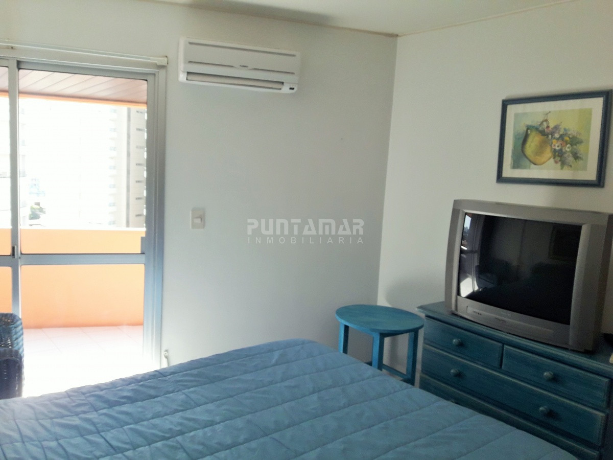 Apartamento ID.211838 - MUY LINDO APARTAMENTO , PISO ALTO CON VISTA LATERAL HACIA PLAYA BRAVA, LIVING COMEDOR CON ACCESO A TERRAZA AMPLIA Y LUMINOSA.