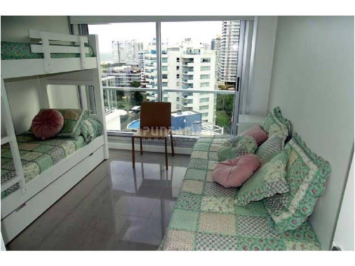 Apartamento ID.212766 - EXCLUSIVO DEPARTAMENTO DE 2 DORMITORIOS CON TERRAZA, PARRILLERO Y JACUZZI PROPIOS