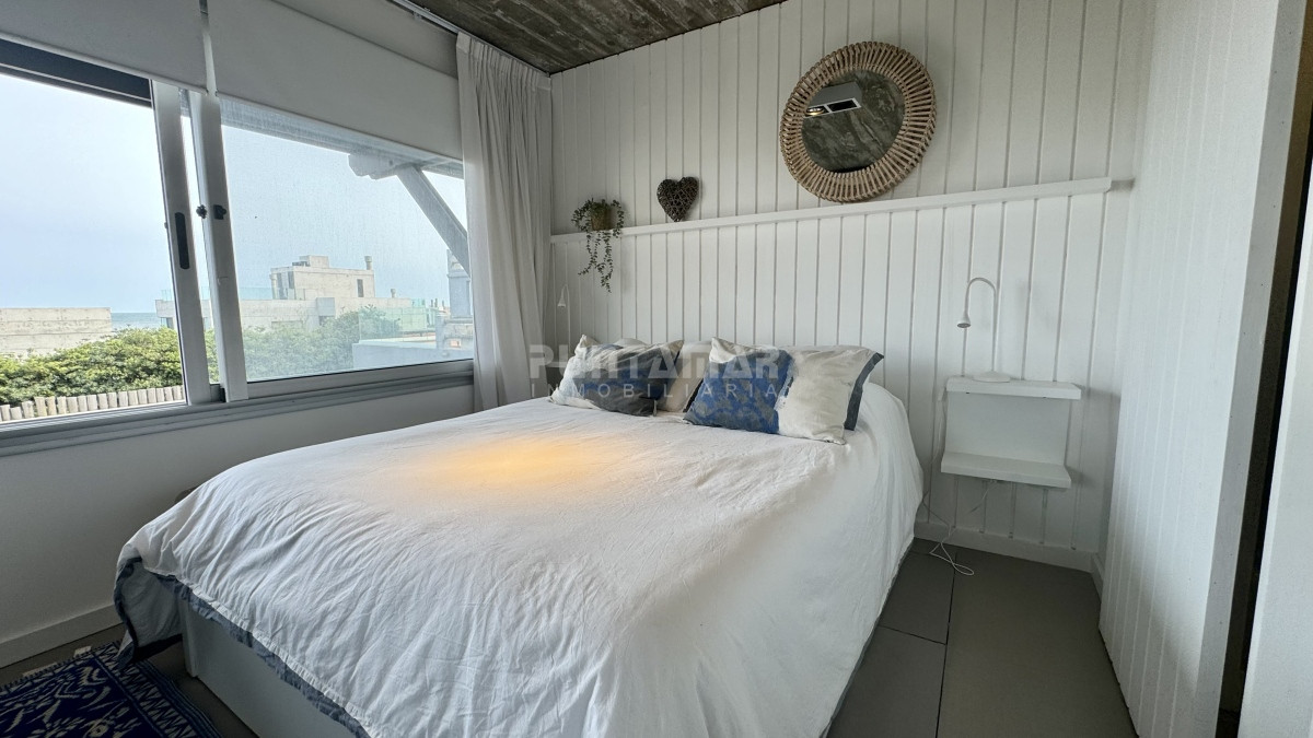 Apartamento ID.213400 - TRIPLEX RECICLADO DE 3 DORMITORIOS A METROS DEL MAR EN LA BARRA - MONTOYA