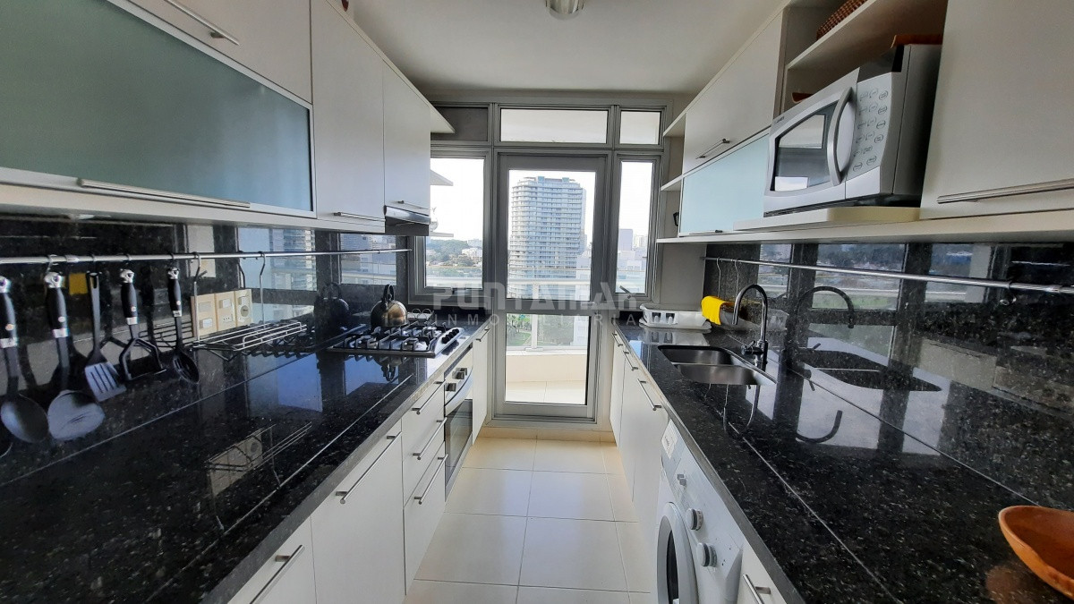 Apartamento ID.211769 - DEPARTAMENTO EN TORRE DE CATEGORIA CON VISTA A PLAYA MANSA
