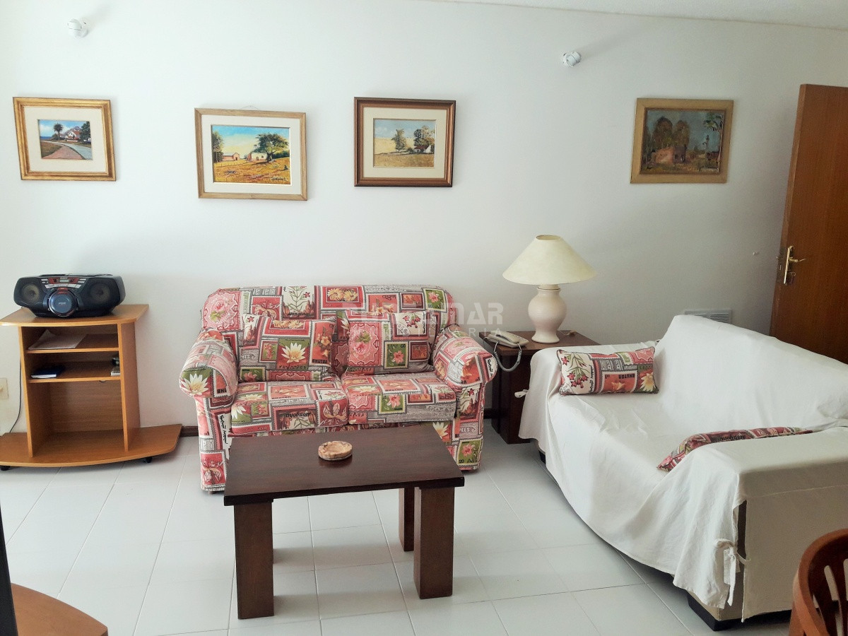 Apartamento ID.211838 - MUY LINDO APARTAMENTO , PISO ALTO CON VISTA LATERAL HACIA PLAYA BRAVA, LIVING COMEDOR CON ACCESO A TERRAZA AMPLIA Y LUMINOSA.