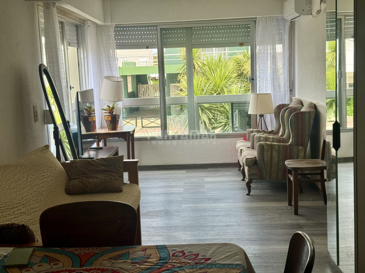 Apartamento ID.213808 - Departamento en edificio Karol en venta