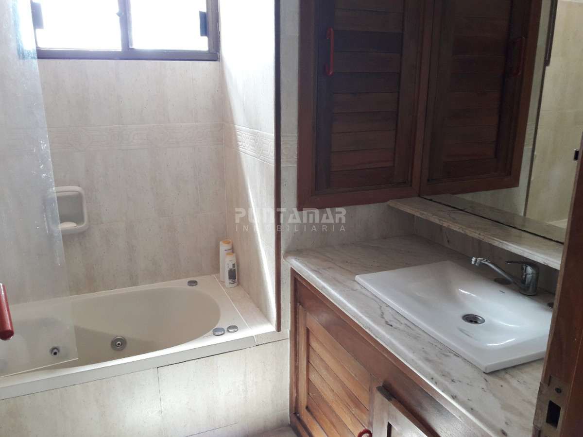 Apartamento ID.1274 - APARTAMENTO DE 3 DORMITORIOS EN LA PENÍNSULA CON BALCON AL FRENTE Y VISTA AL MAR