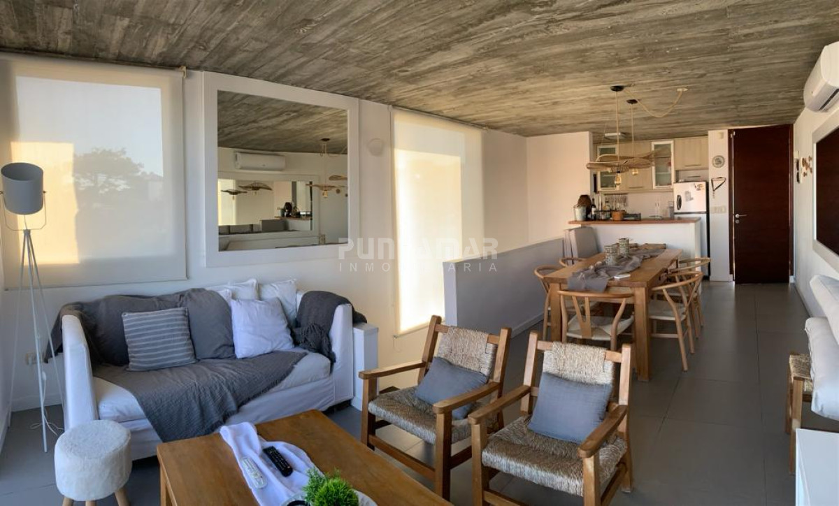 Apartamento ID.212752 - APARTAMENTO DE 3 DORMITORIOS, EN 3 NIVELES, CON INCREIBLES VISTAS AL MAR 