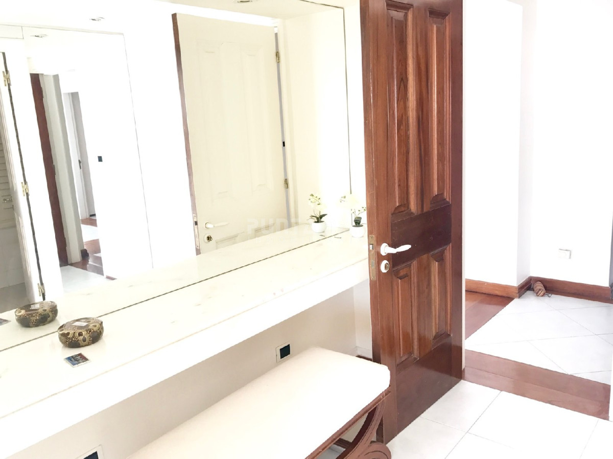Apartamento ID.210198 - Muy bueno y amplio. Frente al puerto
