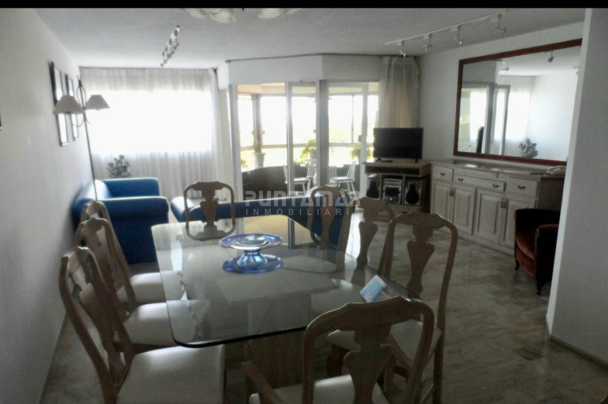 Apartamento ID.213390 - DEPARTAMENTO DE 4 DORMITORIOS EN ZONA ROOSEVELT 