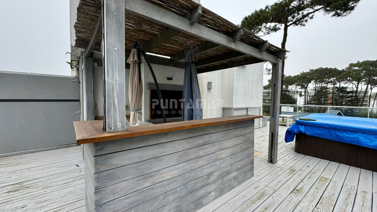 Apartamento ID.213438 - HERMOSO PENTHOUSE 2 DORMITORIOS CON JACUZZI A 100 MTS DE PLAYA BRAVA