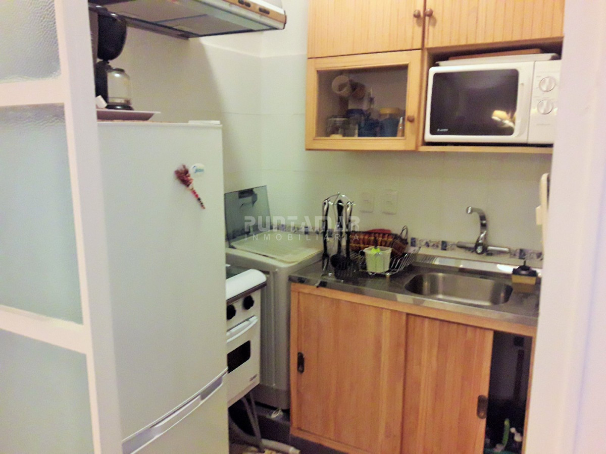 Apartamento ID.1267 - APARTAMENTO DE UN DORMITORIO UBICADO EN LA PENINSULA, CUENTA CON COCHERA Y GASTOS COMUNES BAJOS