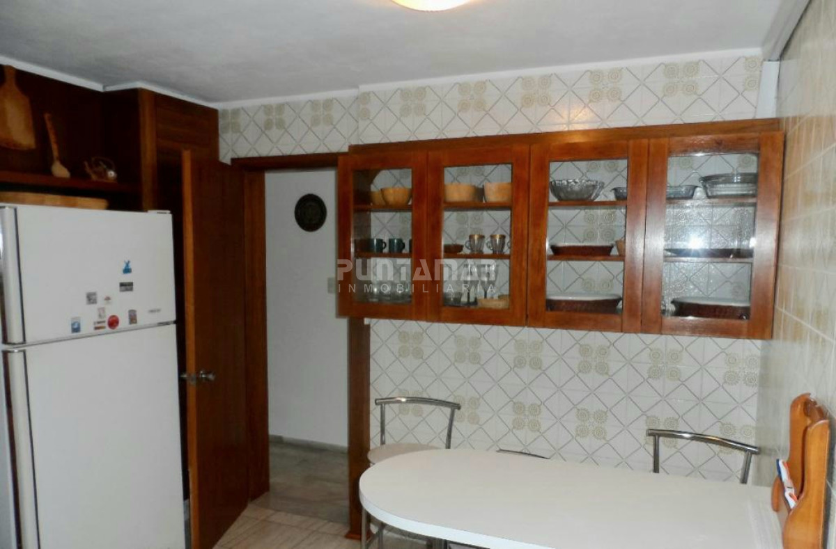 Apartamento ID.213390 - DEPARTAMENTO DE 4 DORMITORIOS EN ZONA ROOSEVELT 