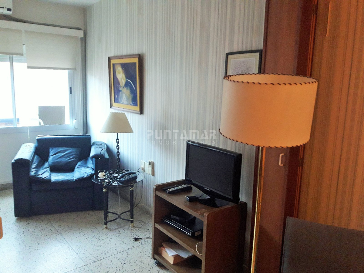 Apartamento ID.1267 - APARTAMENTO DE UN DORMITORIO UBICADO EN LA PENINSULA, CUENTA CON COCHERA Y GASTOS COMUNES BAJOS