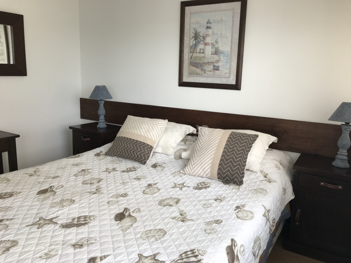 Apartamento ID.1032 - ALQUILER INVERNAL Y TEMPORADA DE VERANO, FRENTE AL PUERTO DE PUNTA DEL ESTE, CON HERMOSA VISTA AL MAR 