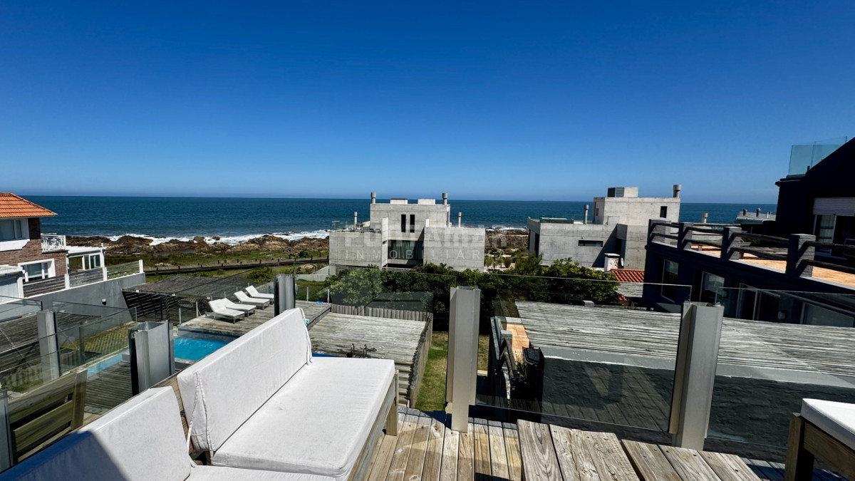 Apartamento ID.213853 - ALQUILER HERMOSO TRIPLEX CON VISTA AL MAR EN LA BARRA