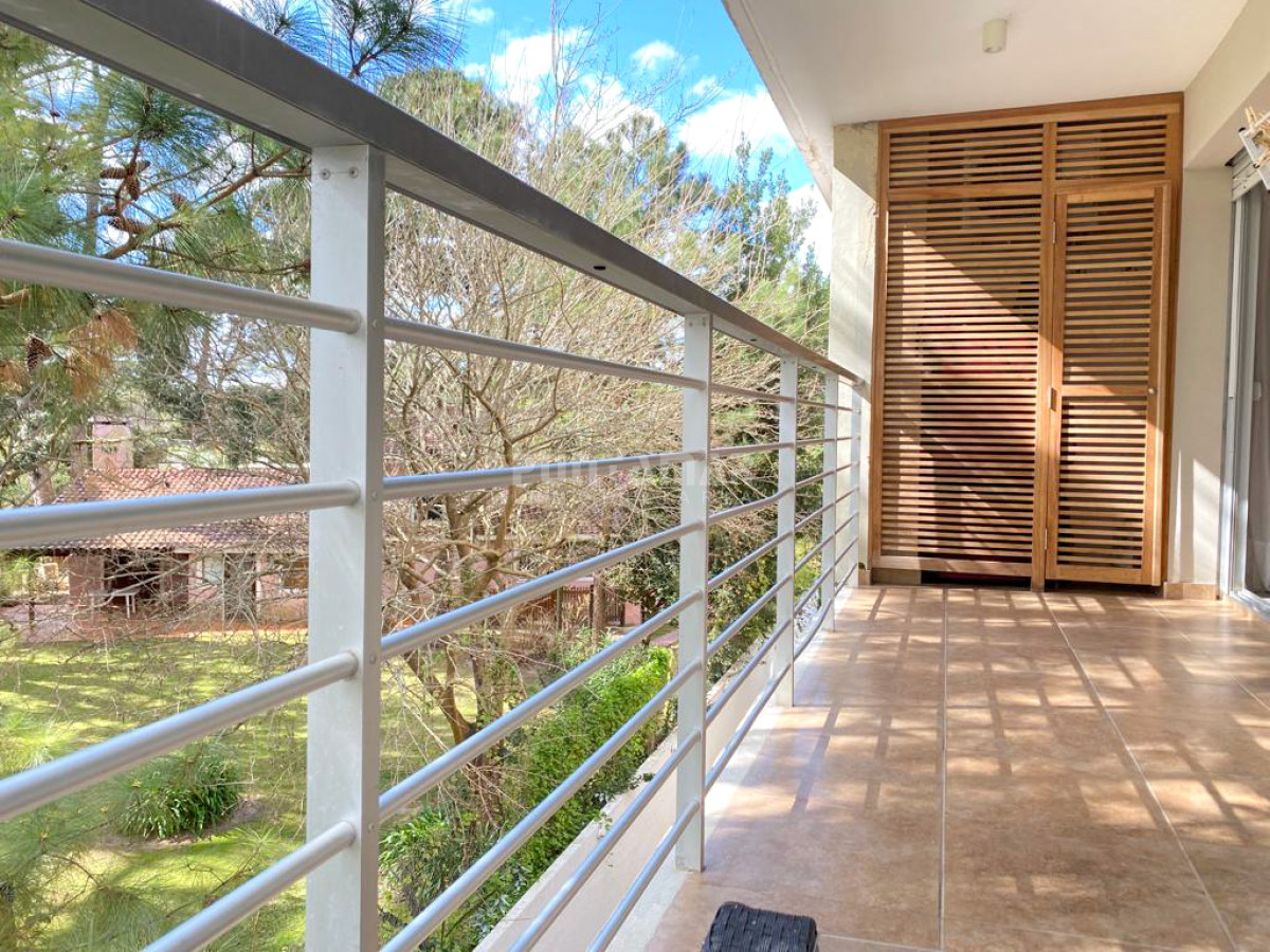 Apartamento ID.213073 - OPORTUNIDAD APARTAMENTO 2 DORM CON TERRAZA A 1 CUADRA DEL MAR