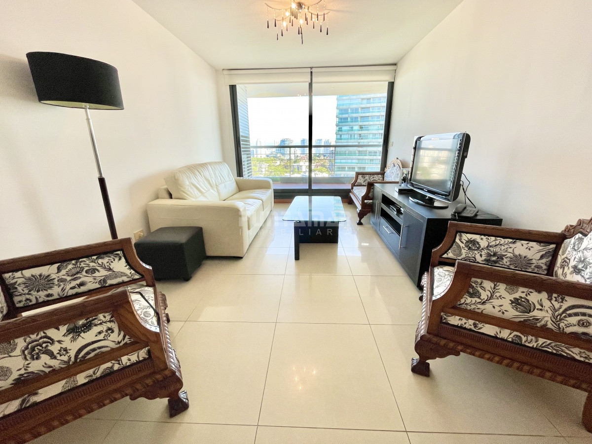 Apartamento ID.7021 - APARTAMENTO EN VENTA EN EDIFICIO TRESSESENTA , PISO ATO AL FRENTE