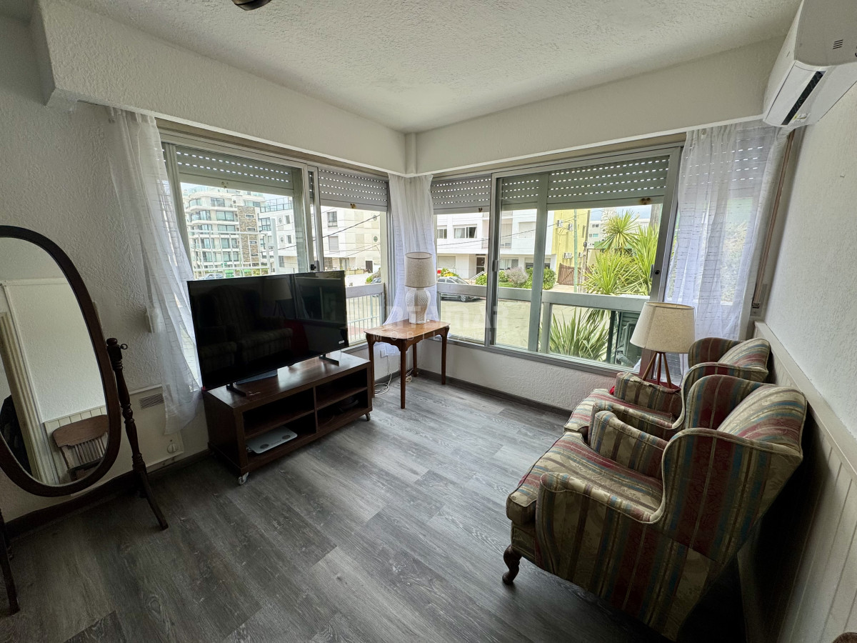 Apartamento ID.213808 - Departamento en edificio Karol en venta