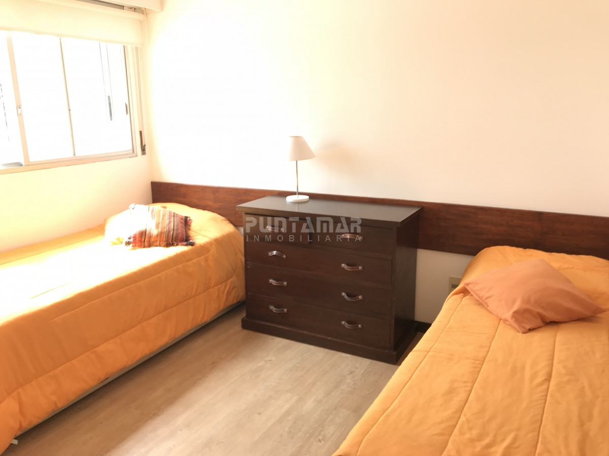 Apartamento ID.1032 - ALQUILER INVERNAL Y TEMPORADA DE VERANO, FRENTE AL PUERTO DE PUNTA DEL ESTE, CON HERMOSA VISTA AL MAR 