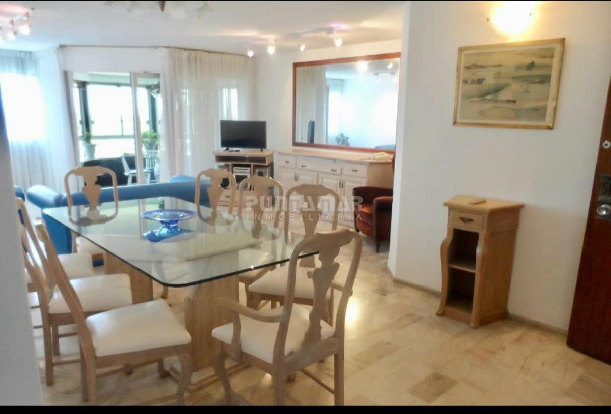 Apartamento ID.213390 - DEPARTAMENTO DE 4 DORMITORIOS EN ZONA ROOSEVELT 