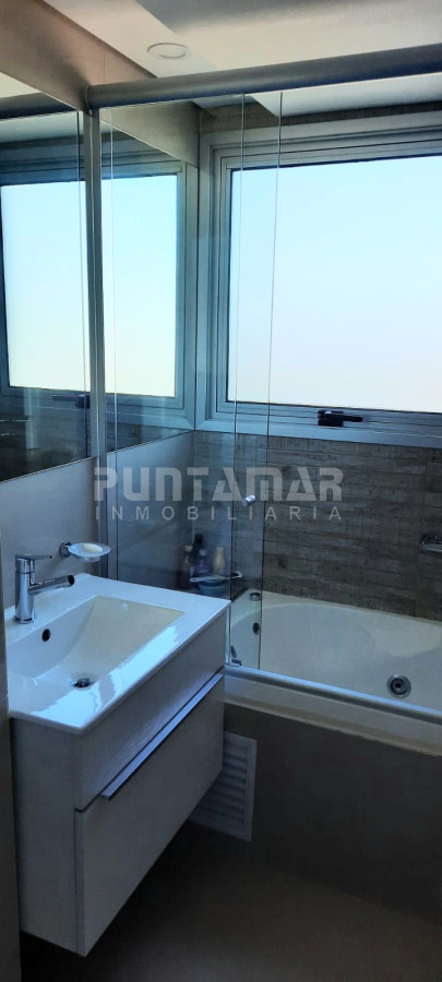Apartamento ID.212418 - EXCELENTE APARTAMENTO EN EDIFICIO LOOK BRAVA, 3 DORMITORIOS, 1 EN SUITE, BALCON TERRAZA CON PARRILLERO,GARAGE 