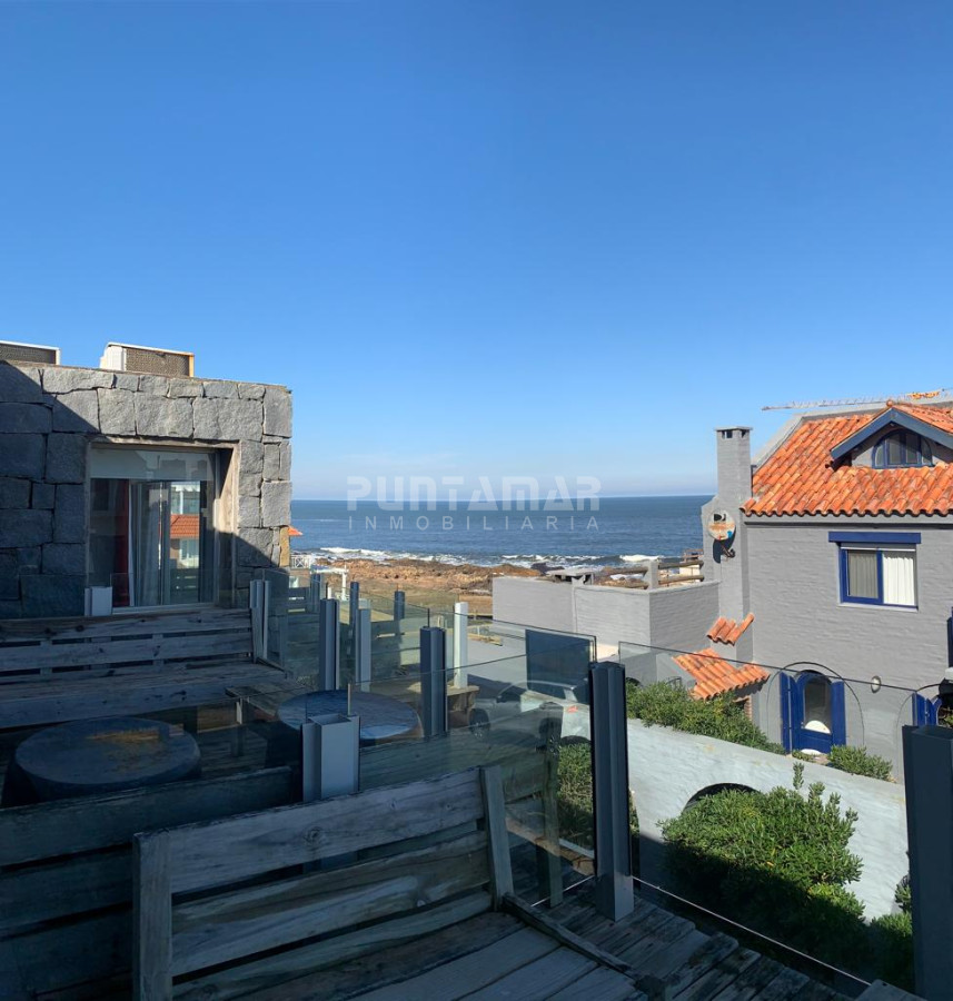 Apartamento ID.212752 - APARTAMENTO DE 3 DORMITORIOS, EN 3 NIVELES, CON INCREIBLES VISTAS AL MAR 
