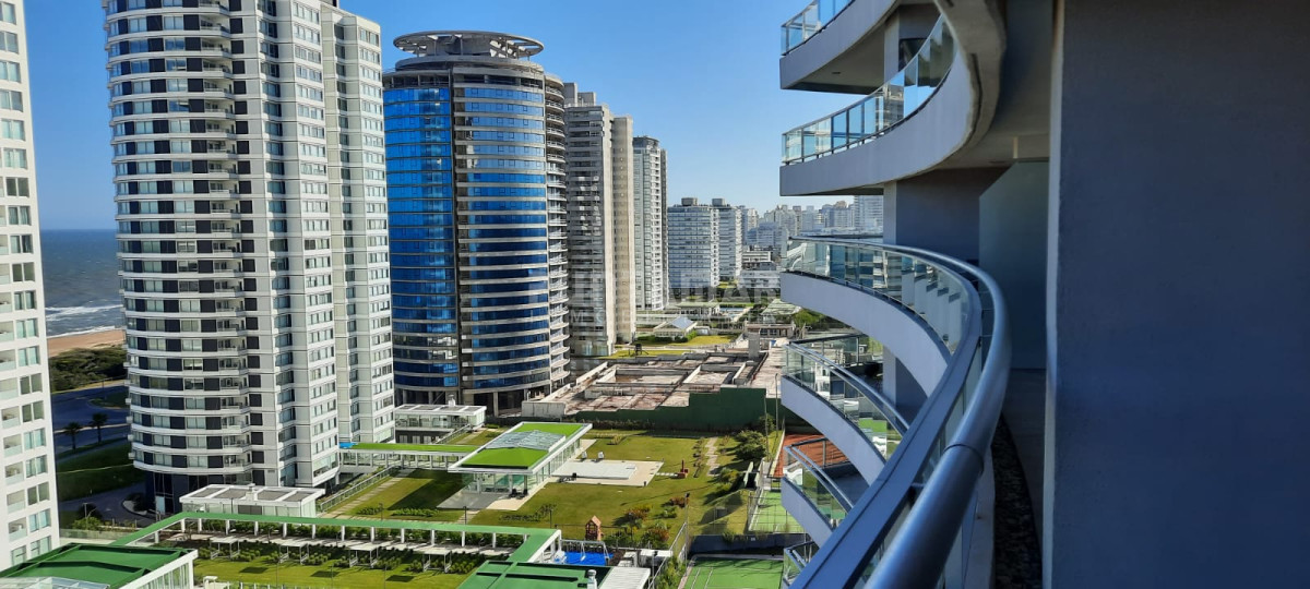 Apartamento ID.212418 - EXCELENTE APARTAMENTO EN EDIFICIO LOOK BRAVA, 3 DORMITORIOS, 1 EN SUITE, BALCON TERRAZA CON PARRILLERO,GARAGE 
