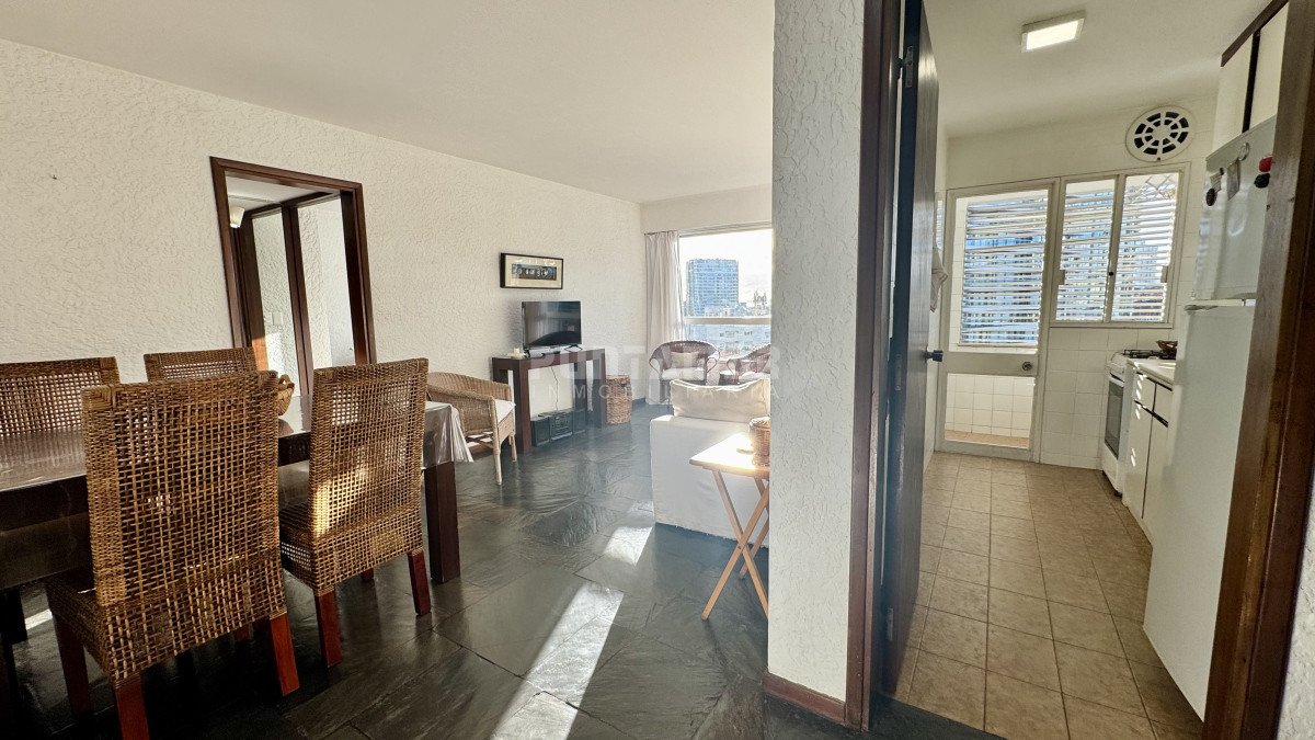 Apartamento ID.213542 - HERMOSO APARTAMENTO DE 1 DORMITORIO PRIMERA AL MAR LINEA EN PUNTA DEL ESTE 