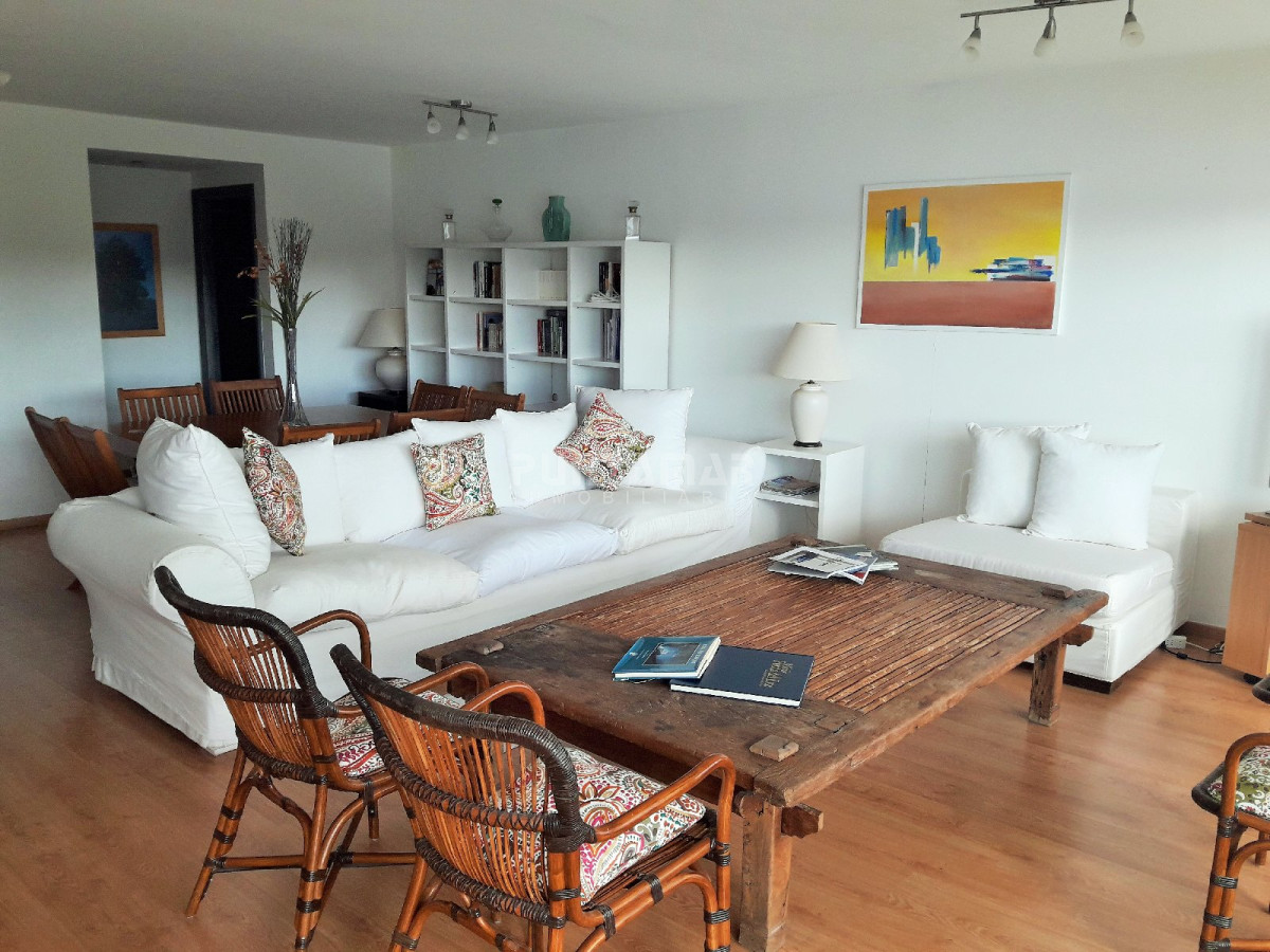 Apartamento ID.211775 - DIVINO DUPLEX DE TRES DORMITORIOS, AMPLIA TERRAZA Y UNA VISTA INCREÍBLE HACIA EL MAR