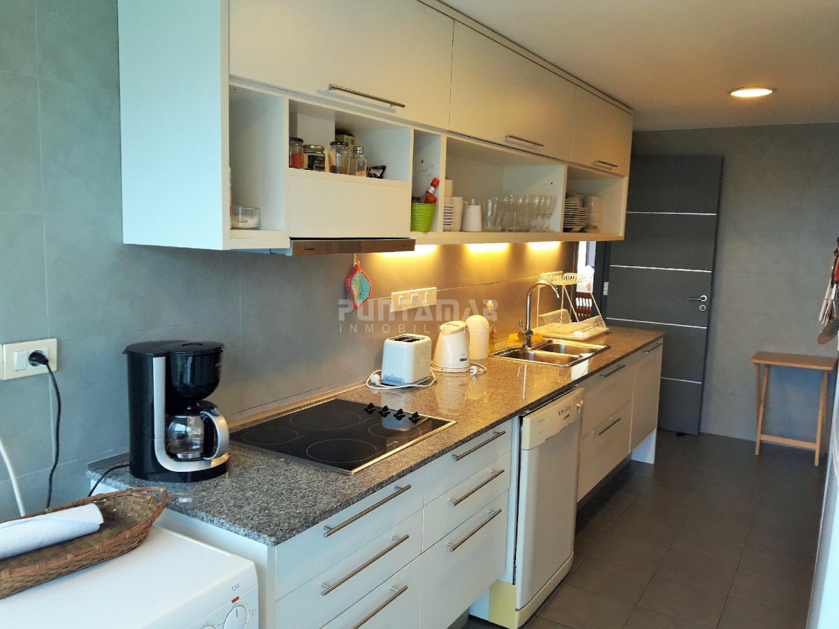 Apartamento ID.211775 - DIVINO DUPLEX DE TRES DORMITORIOS, AMPLIA TERRAZA Y UNA VISTA INCREÍBLE HACIA EL MAR