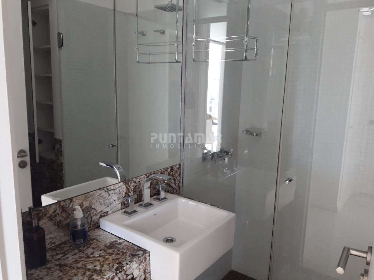 Apartamento ID.211651 - DIVINO APARTAMENTO EN ZONA DE PENINSULA, TERRAZA CON UNA VISTA INCREIBLE Y MUY LUMINOSO, A PASOS DEL PUERTO Y PLAYA..!!!