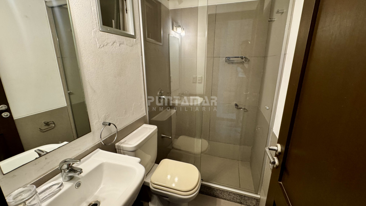 Apartamento ID.213853 - ALQUILER HERMOSO TRIPLEX CON VISTA AL MAR EN LA BARRA