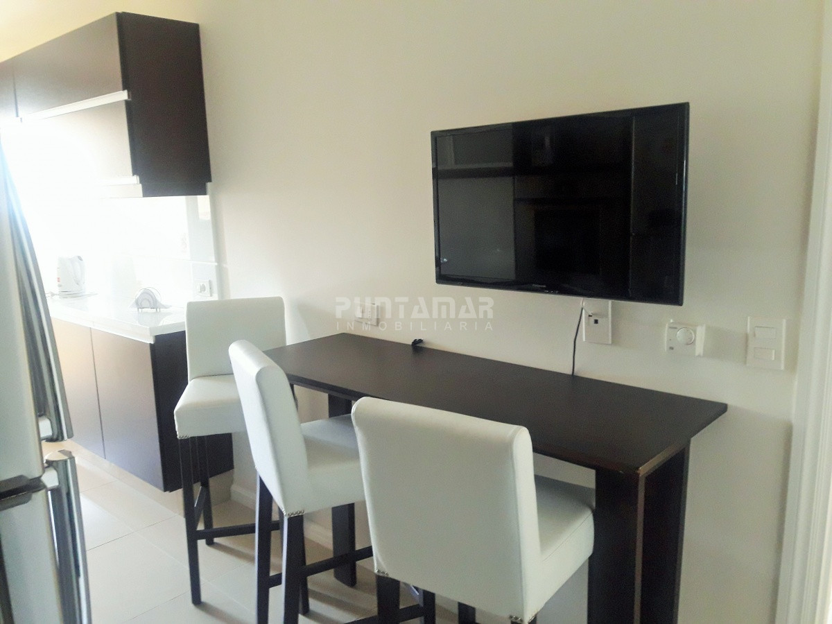 Apartamento ID.210213 - IMPORTANTE DEPARTAMENTO DE 3 DORMITORIOS EN SUITE CON VISTA AL MAR EN EDIFICIO DE GRAN CATEGORIA 