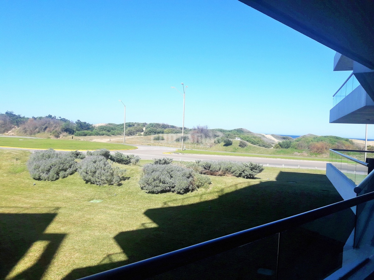 Apartamento ID.211814 - DIVINO APARTAMENTO FRENTE AL MAR , TRES SUITE CON SALIDA A TERRAZA PROPIA , AMPLIO LIVING COMEDOR, AMENITIS MUY COMPLETOS OFRECE EL EDIFICIO.