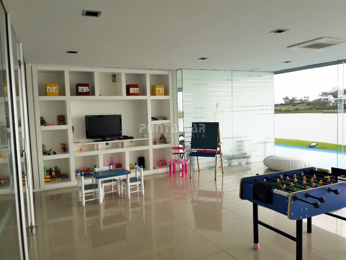Apartamento ID.211775 - DIVINO DUPLEX DE TRES DORMITORIOS, AMPLIA TERRAZA Y UNA VISTA INCREÍBLE HACIA EL MAR