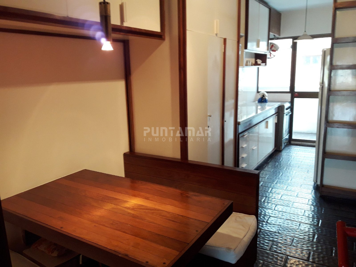 Apartamento ID.1274 - APARTAMENTO DE 3 DORMITORIOS EN LA PENÍNSULA CON BALCON AL FRENTE Y VISTA AL MAR