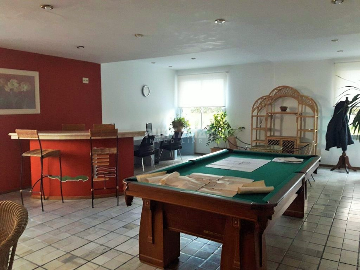 Apartamento ID.211838 - MUY LINDO APARTAMENTO , PISO ALTO CON VISTA LATERAL HACIA PLAYA BRAVA, LIVING COMEDOR CON ACCESO A TERRAZA AMPLIA Y LUMINOSA.