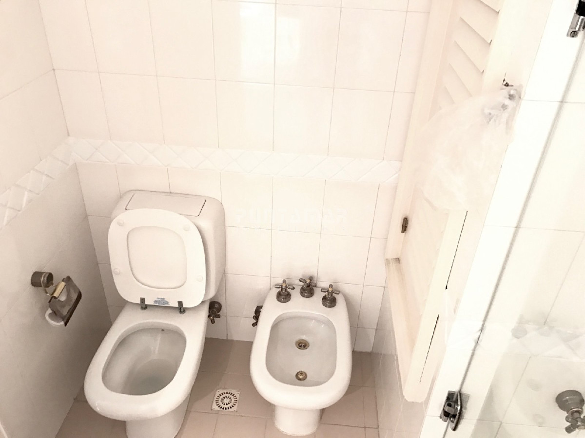 Apartamento ID.210198 - Muy bueno y amplio. Frente al puerto
