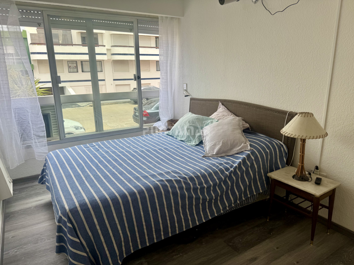 Apartamento ID.213808 - Departamento en edificio Karol en venta