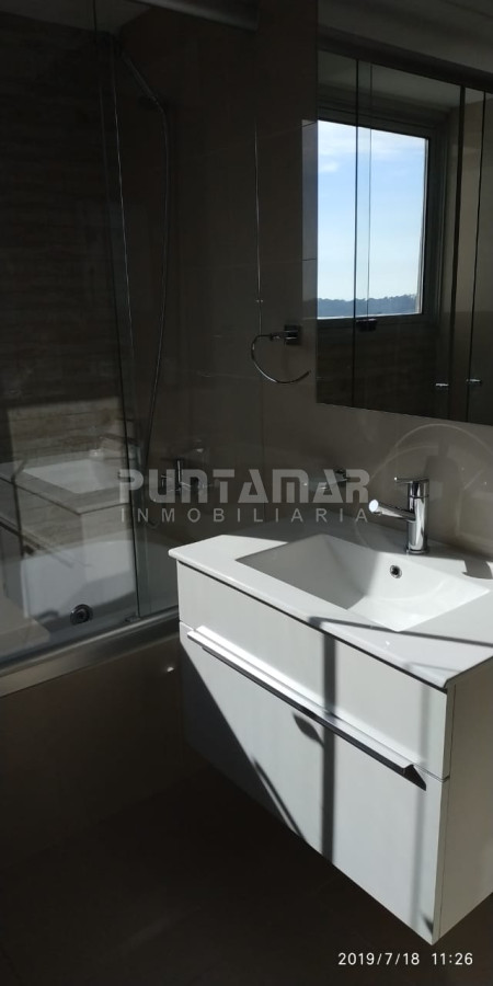 Apartamento ID.211971 - Departamento en alquiler Edificio Look Punta del Este