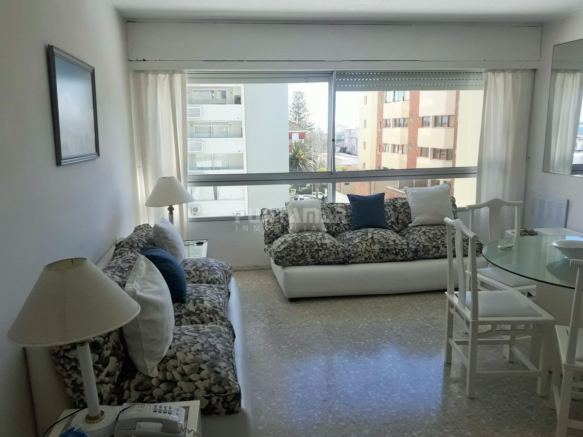 Apartamento ID.1409 - TORRE UBICADA EN PENÍNSULA, AMPLIO LIVING COMEDOR , SON TRES DORMITORIOS, DOS BAÑOS, COCINA Y GARAGE 