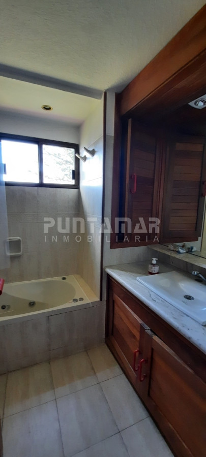 Apartamento ID.1274 - APARTAMENTO DE 3 DORMITORIOS EN LA PENÍNSULA CON BALCON AL FRENTE Y VISTA AL MAR