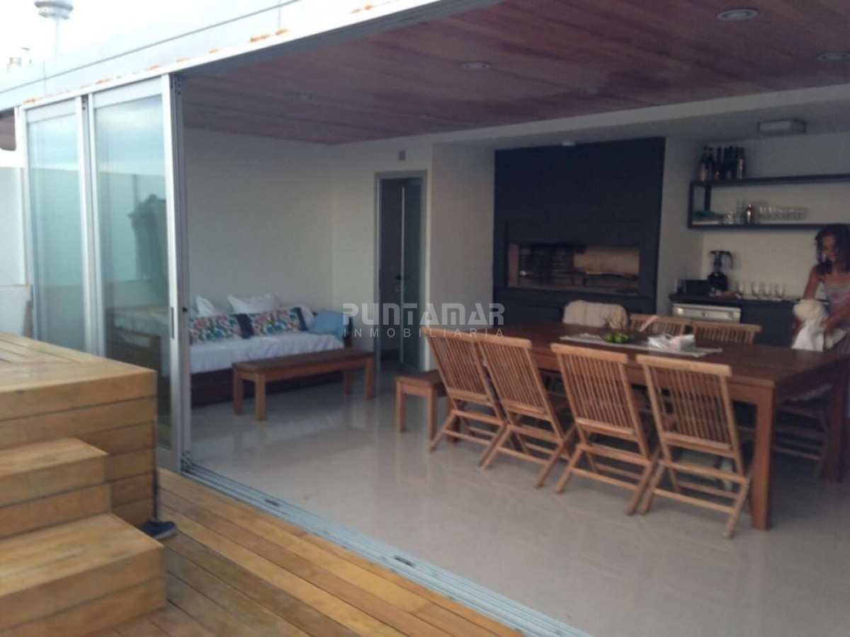 Apartamento ID.212766 - EXCLUSIVO DEPARTAMENTO DE 2 DORMITORIOS CON TERRAZA, PARRILLERO Y JACUZZI PROPIOS