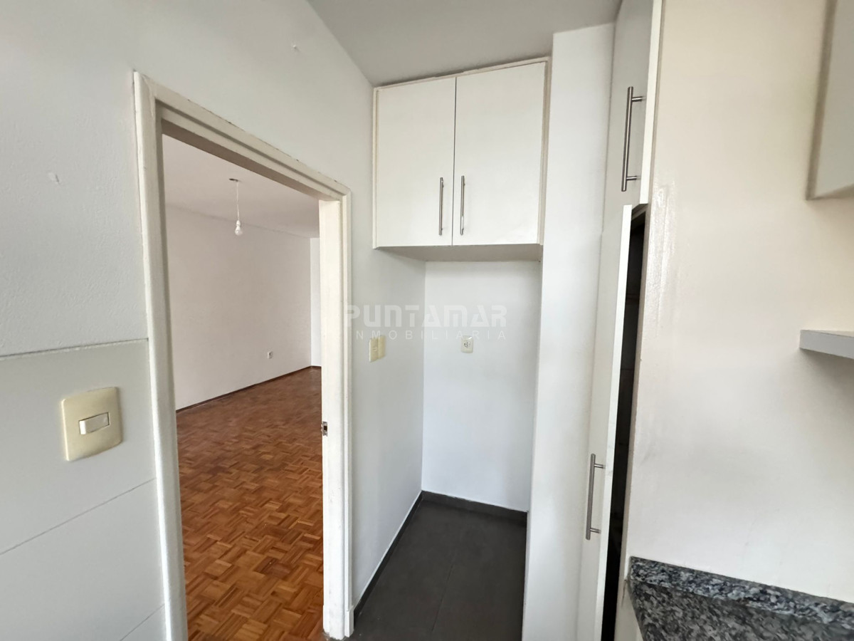 Apartamento ID.213675 - OPORTUNIDAD VENTA APARTAMENTO 2  DORMITORIOS EN POCITOS 100 METROS DE LA RAMBLA