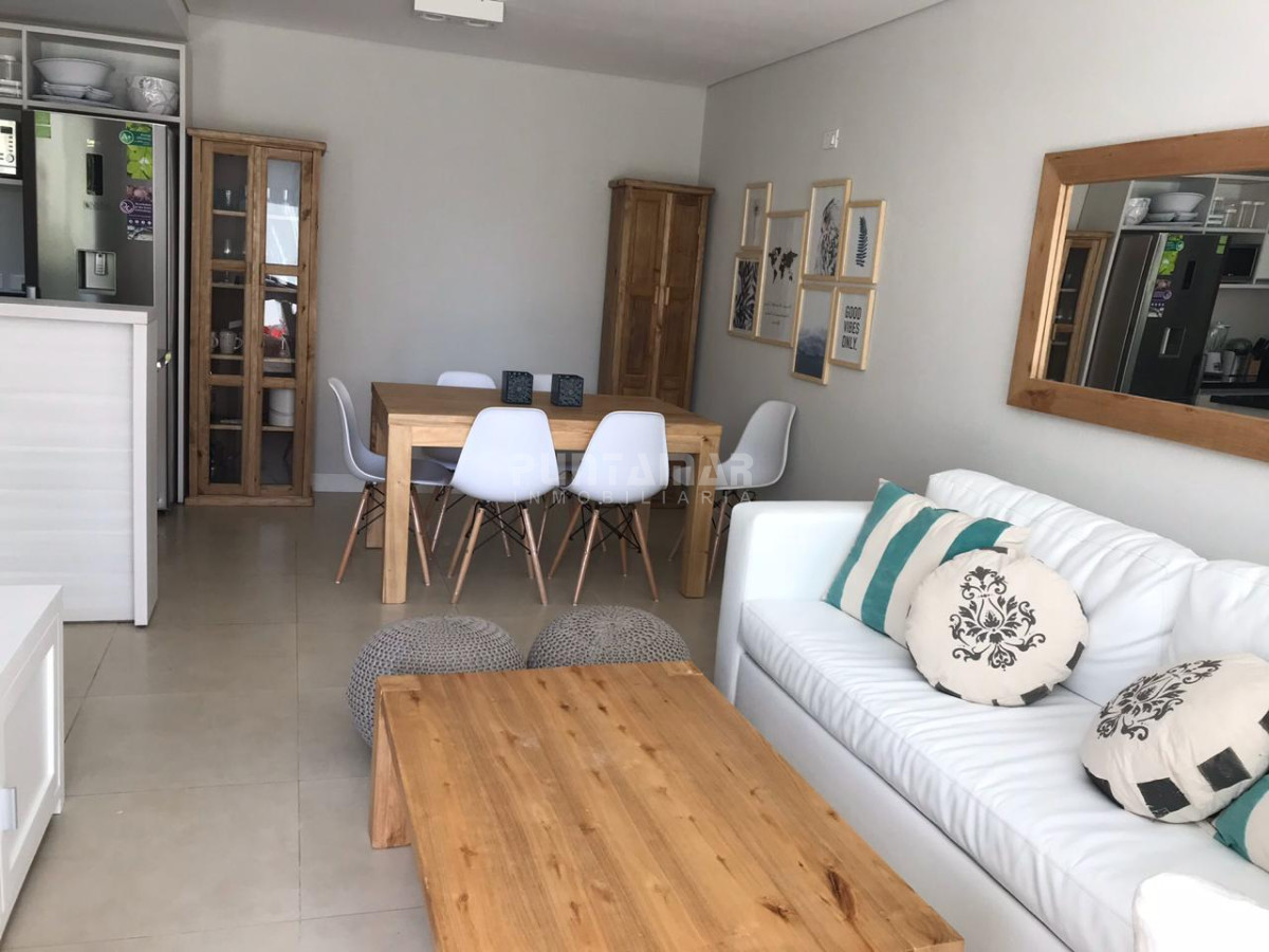 Apartamento ID.211984 - APARTAMENTO EN ALQUILER CON UN LINDO PATIO CON PARRILLERO Y JARDIN SUPER DISFRUTABLE. 