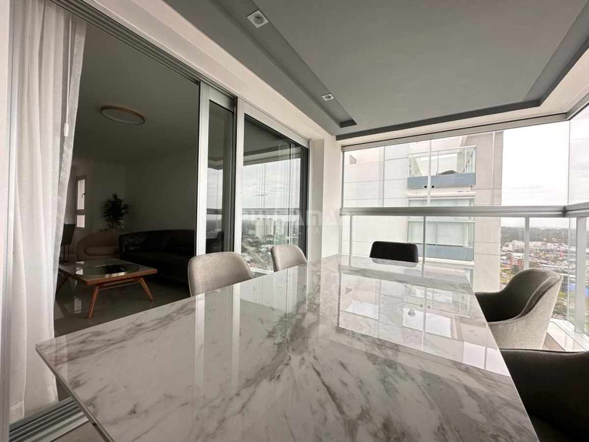 Apartamento ID.213175 - ALQUILER ESPECTACULAR PENTHOUSE EN TORRE DE CATEGORÍA EN PUNTA DEL ESTE 