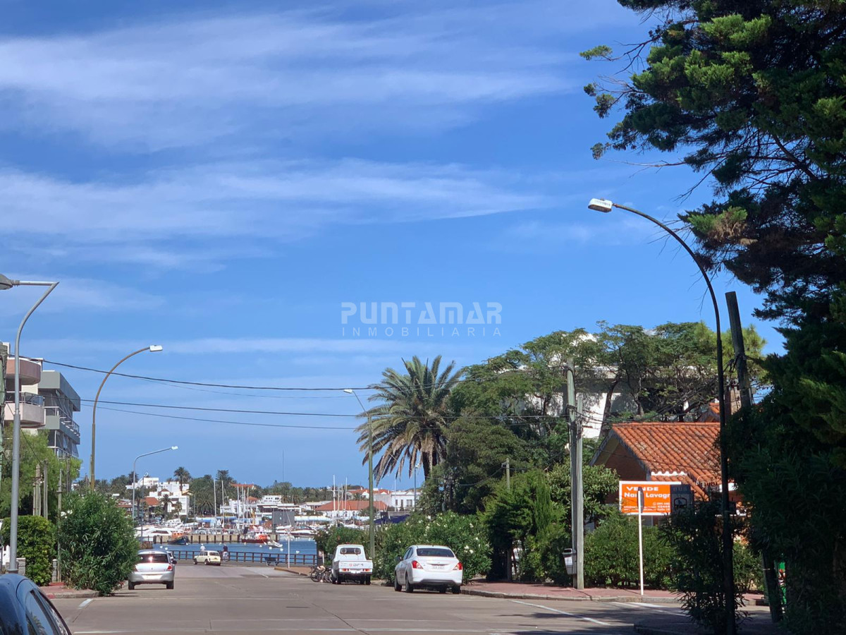 Apartamento ID.212268 - VENTA DE  APARTAMENTO  EN PUNTA DEL ESTE  A PASOS DEL PUERTO, 4 DORMITORIOS Y 3 BAÑOS