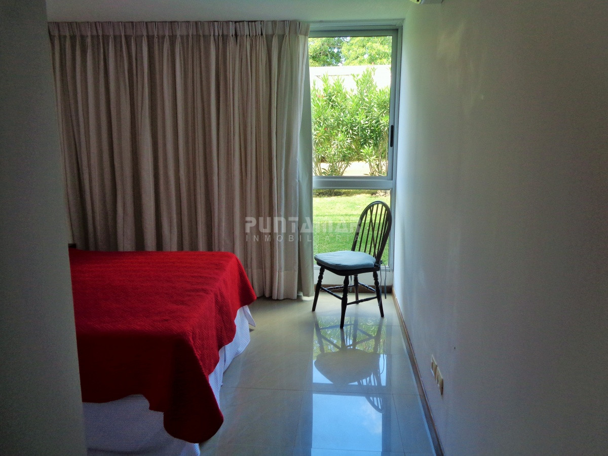 Apartamento ID.211840 - DIVINO APARTAMENTO UBICADO EN PLANTA BAJA CON TERRAZA AL PARQUE , PARRILLERO PROPIO Y  VISTA PANORAMICA HACIA LA PLAYA Y PUESTA DE SOL.