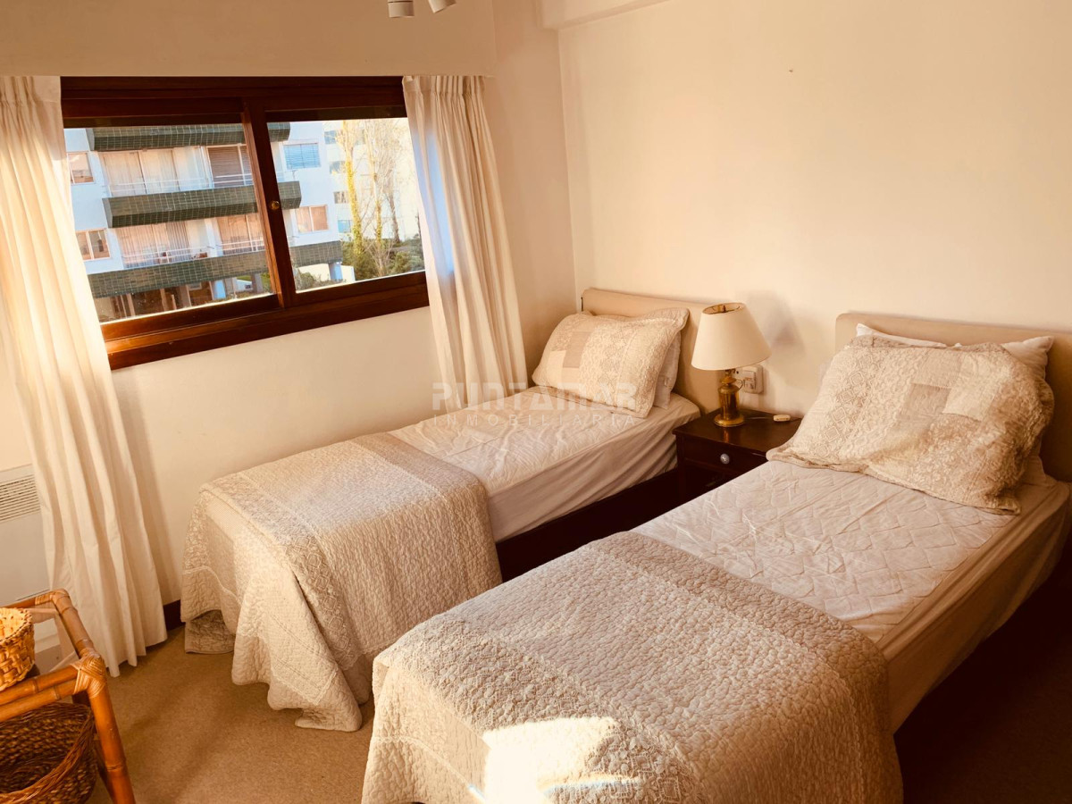 Apartamento ID.213406 - Departamento frente al mar en playa mansa, Peninsula
