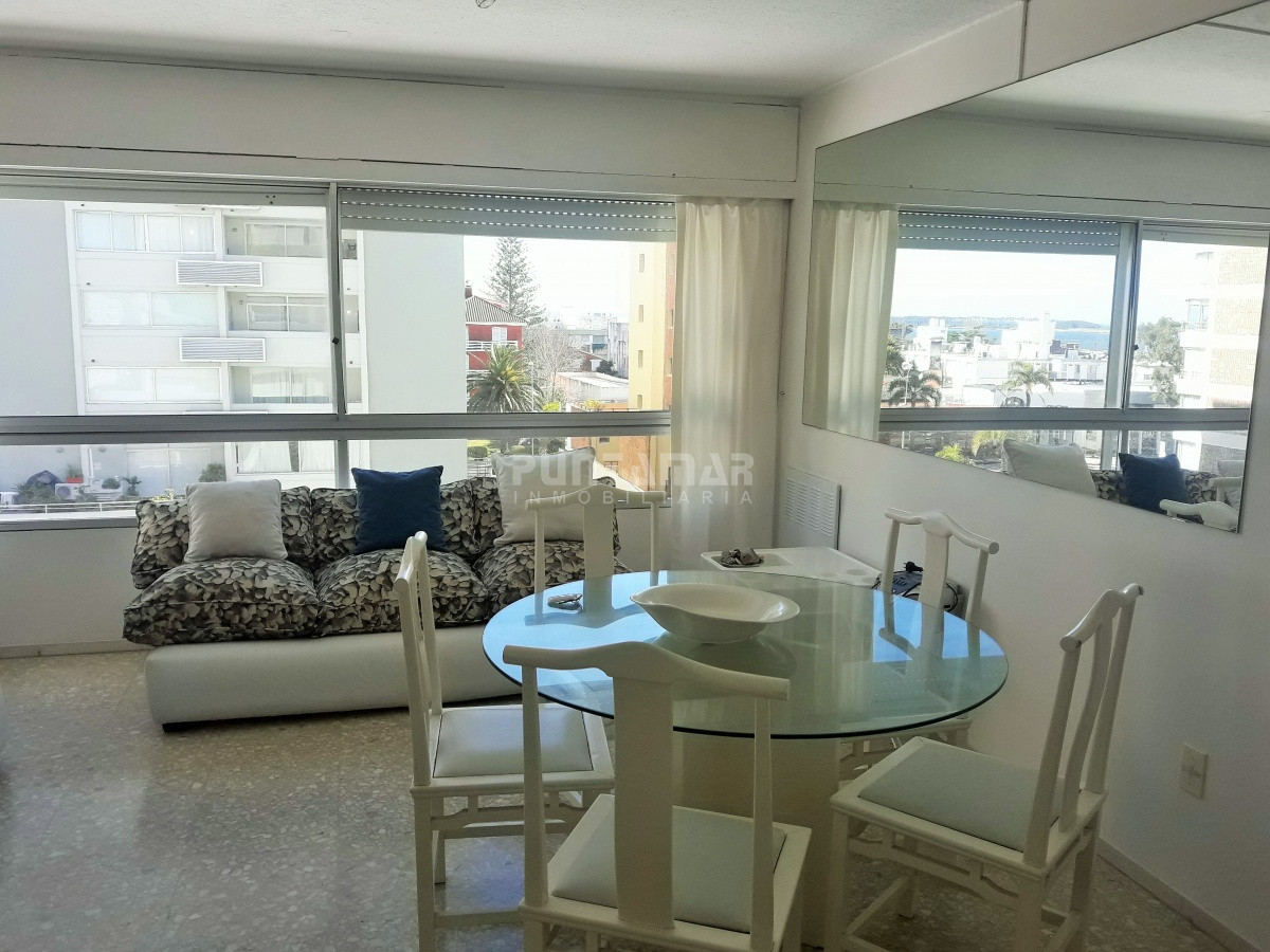 Apartamento ID.1409 - TORRE UBICADA EN PENÍNSULA, AMPLIO LIVING COMEDOR , SON TRES DORMITORIOS, DOS BAÑOS, COCINA Y GARAGE 