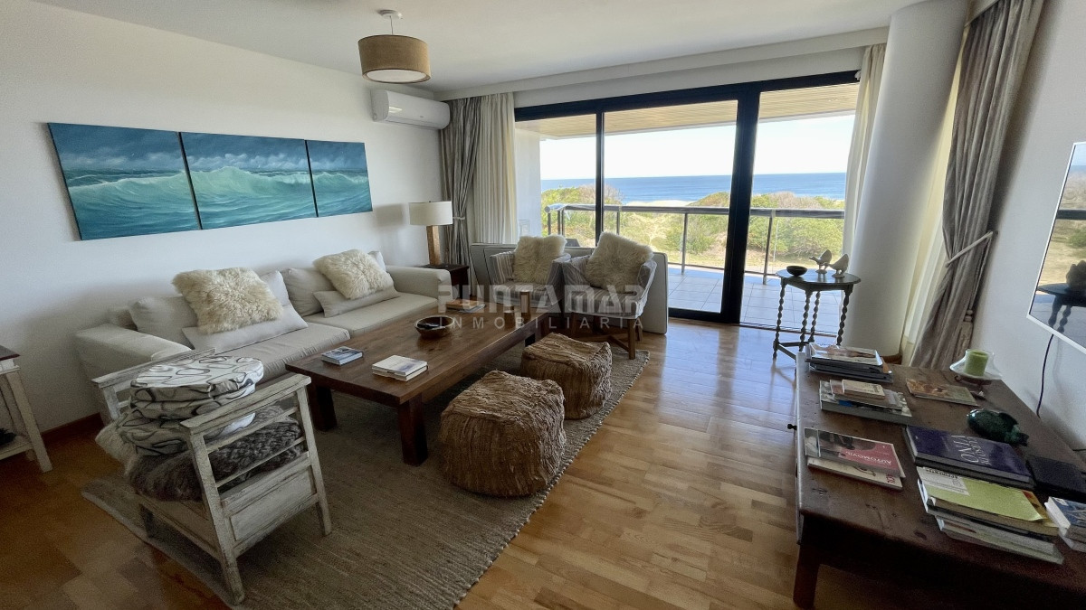 Apartamento ID.213160 - ALQUILER HERMOSO APARTAMENTO SOBRE EL MAR PARADA 26 DE LA BRAVA 